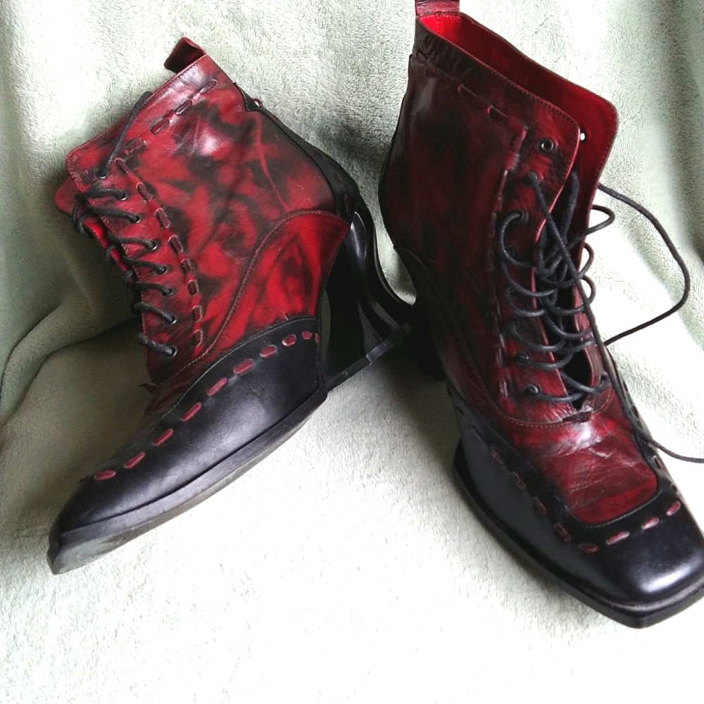 John Fluevog Size 12 Sculptured heel ankle boots.